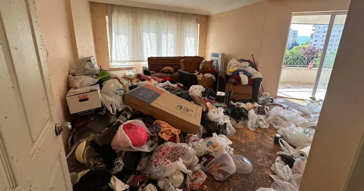 Nilüfer’de bu evden tonlarca çöp çıktı