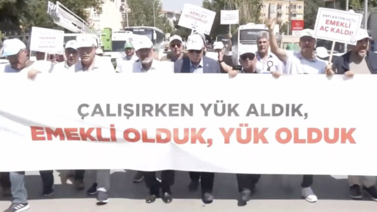 emekli-memur-sen-uyelerinden-hukumetin-zam-teklifine-protesto-hakkimizin-gozetilmedigi-bu-teklife-hayir-diyoruz-L3mSAsf3.jpg