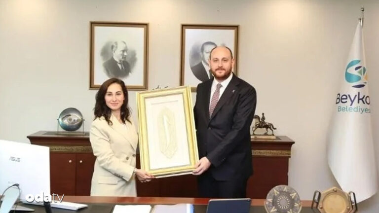 ozlem-vural-gurzel-chpden-akpye-gecince-ataturkun-tablosunu-kaldirdi-fxxmUXil.jpg