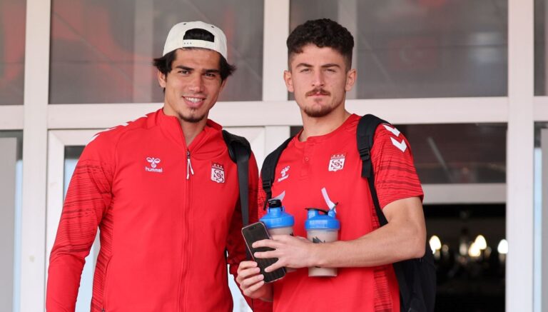 sivasspor-kafilesi-vana-gitti-pFmhaWi6.jpg