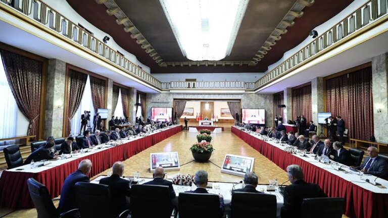 surec-komisyonunun-10-toplantisinda-akademisyenler-dinlendi-biz-burada-konusuyoruz-bizim-guvencemiz-var-mi-bilmiyorum-19u16hQB.jpg