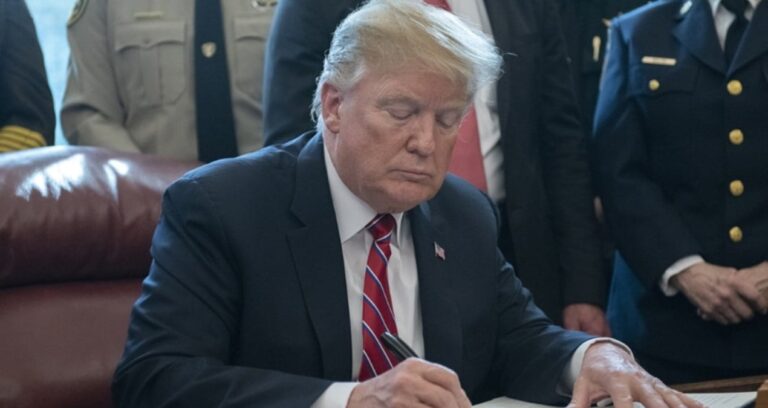 trump-yonetimi-h-1b-calisma-vizelerine-100-bin-dolarlik-basvuru-ucreti-getirecek-3RfuF8xO.jpg