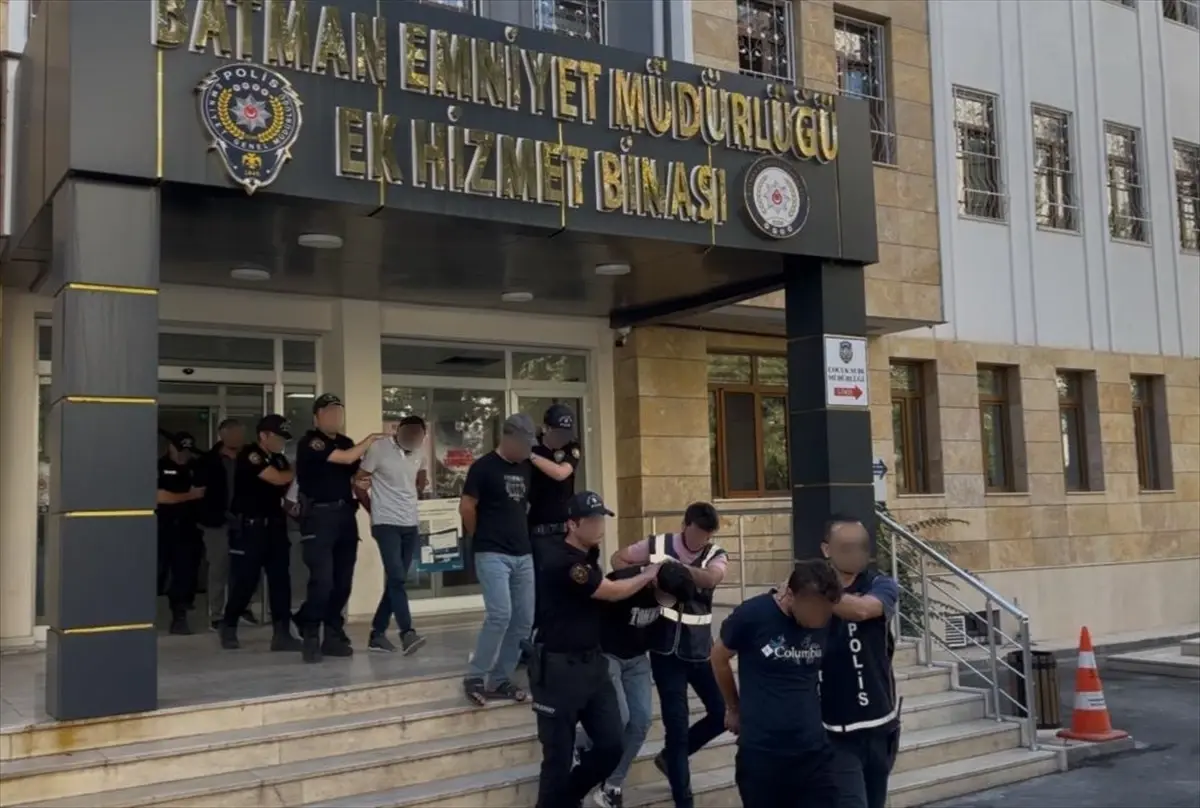 batmanda silahli kavga 1 polisle birlikte 8 yarali 4 kisi tutuklandi hXT2XUOi.jpg