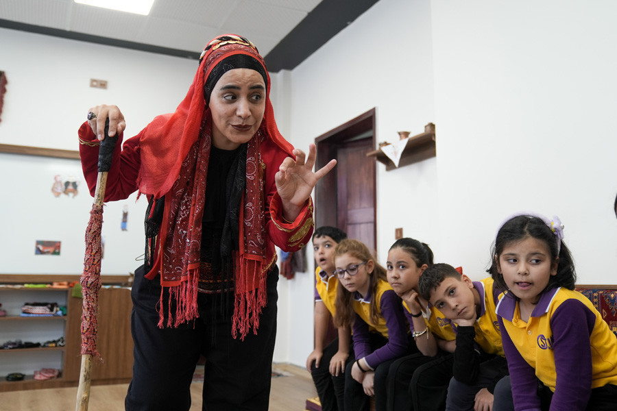 cocuklarimizi sahneye tasimak icin calistiriyoruz KCC4hqSF.jpg