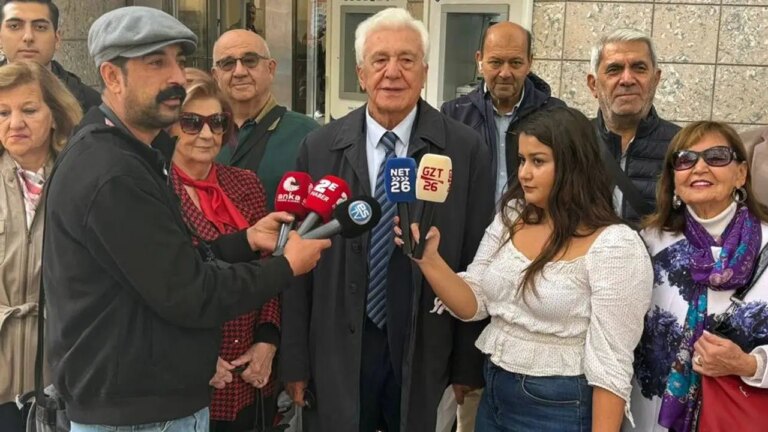 eskisehirde cumhuriyete dayanisma mesaji azmi kerman cumhuriyete cumhuriyet gazetesine sahip cikalim 4kE3hgUH.jpg