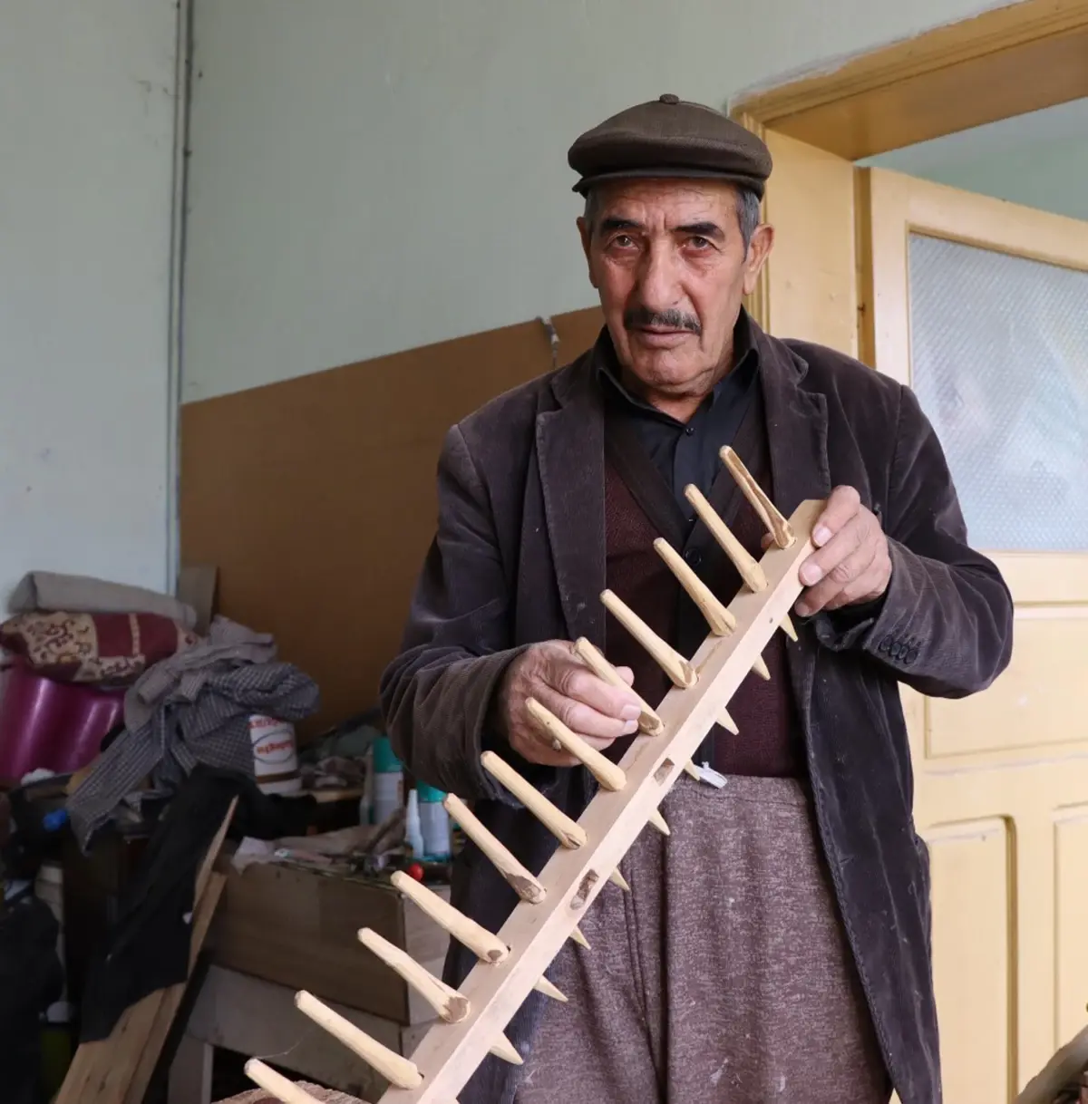 husamettin aras atik tahtalardan urunler imal ederek gecimini sagliyor yjLz8ThQ.jpg