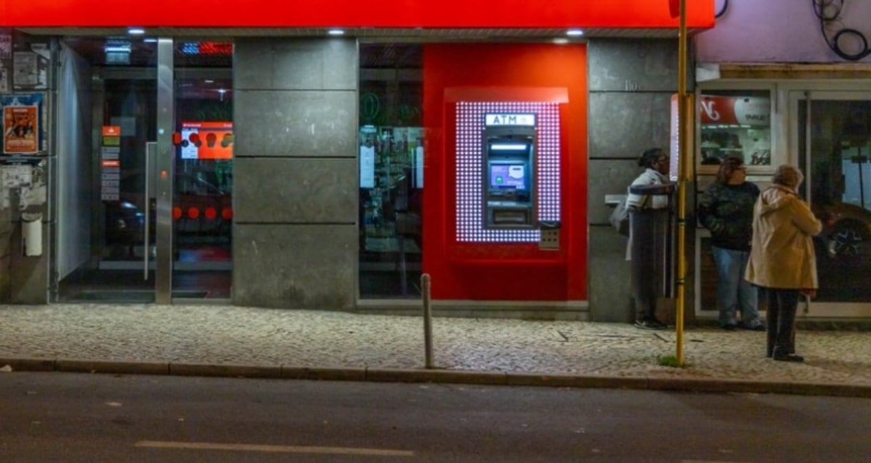 koklu banka 76 subesini tek tek kapatiyor 4k3yT8Ma.jpg