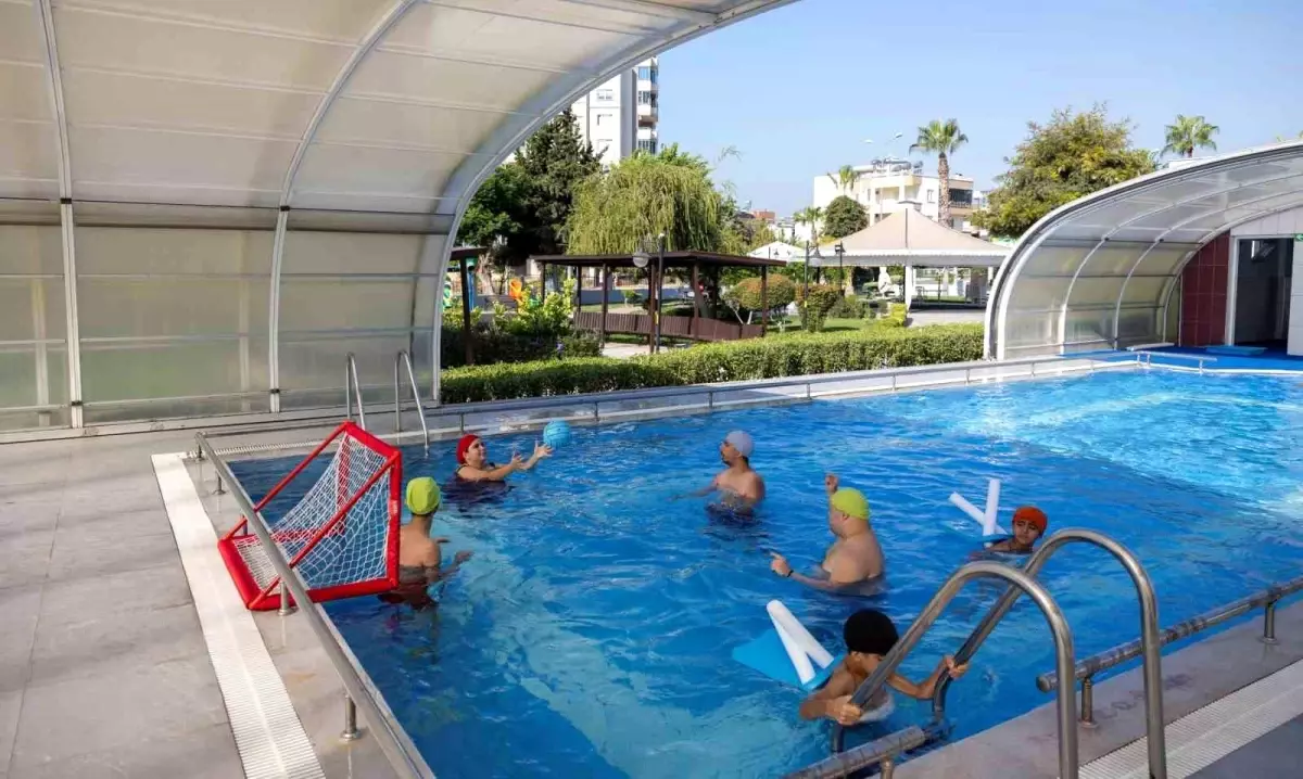 Mersin Büyükşehir Belediyesi’nden Özel Gereksinimli Bireylere Yaz Yüzme Kursu