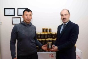 organik bal ureticisinden ihtiyac sahiplerine bagis DADBFtGP.jpg