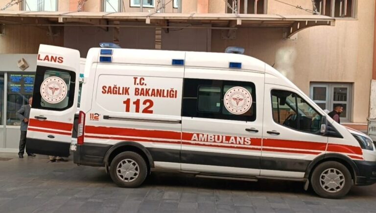 trabzon-yolunda-mola-verdiler-35-yolcu-hastanelik-oldu-VqpxT7Et.jpg