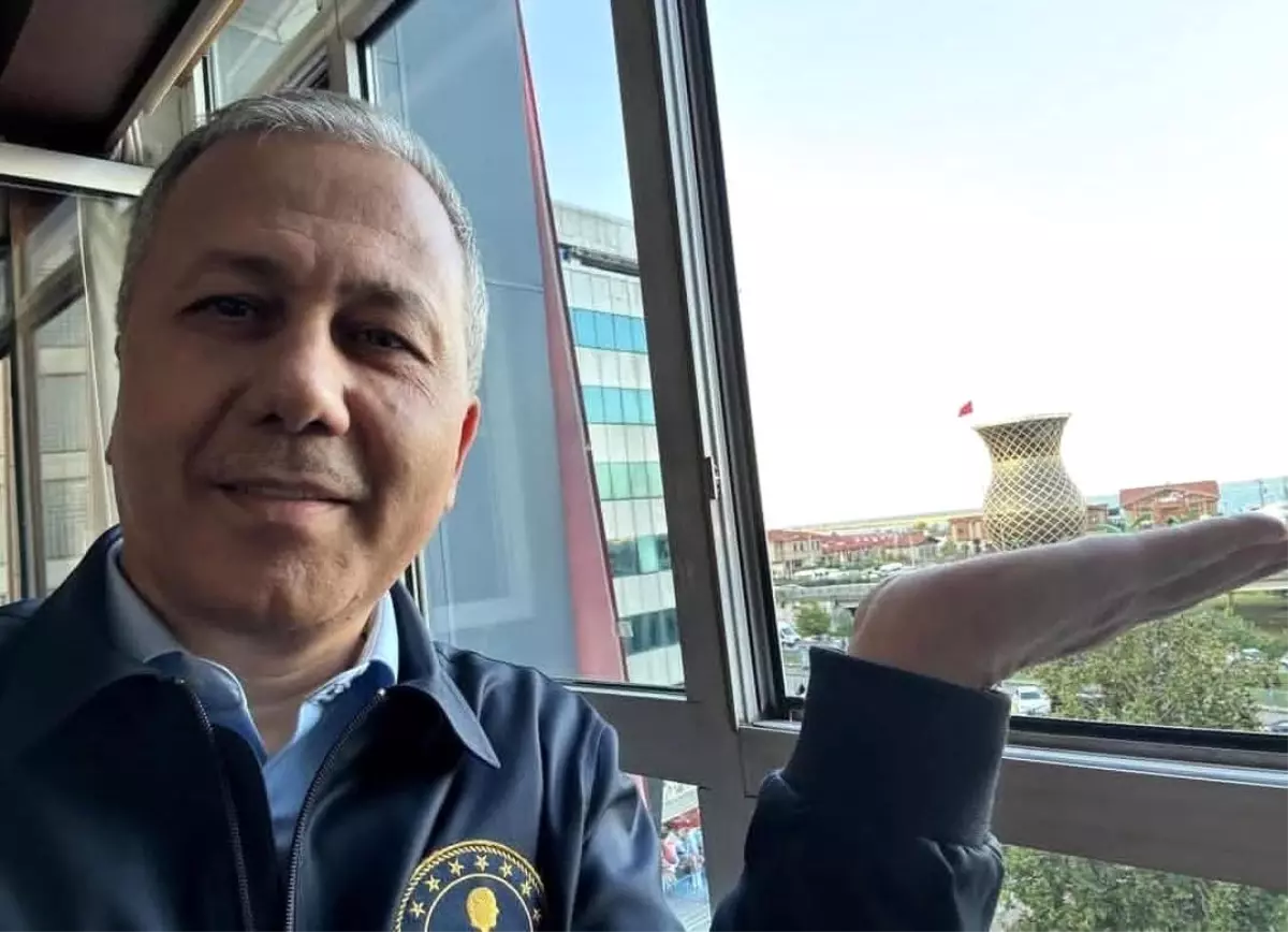 yerlikaya da akima uydu dev bardakla poz verdi QUXUkgbE.jpg