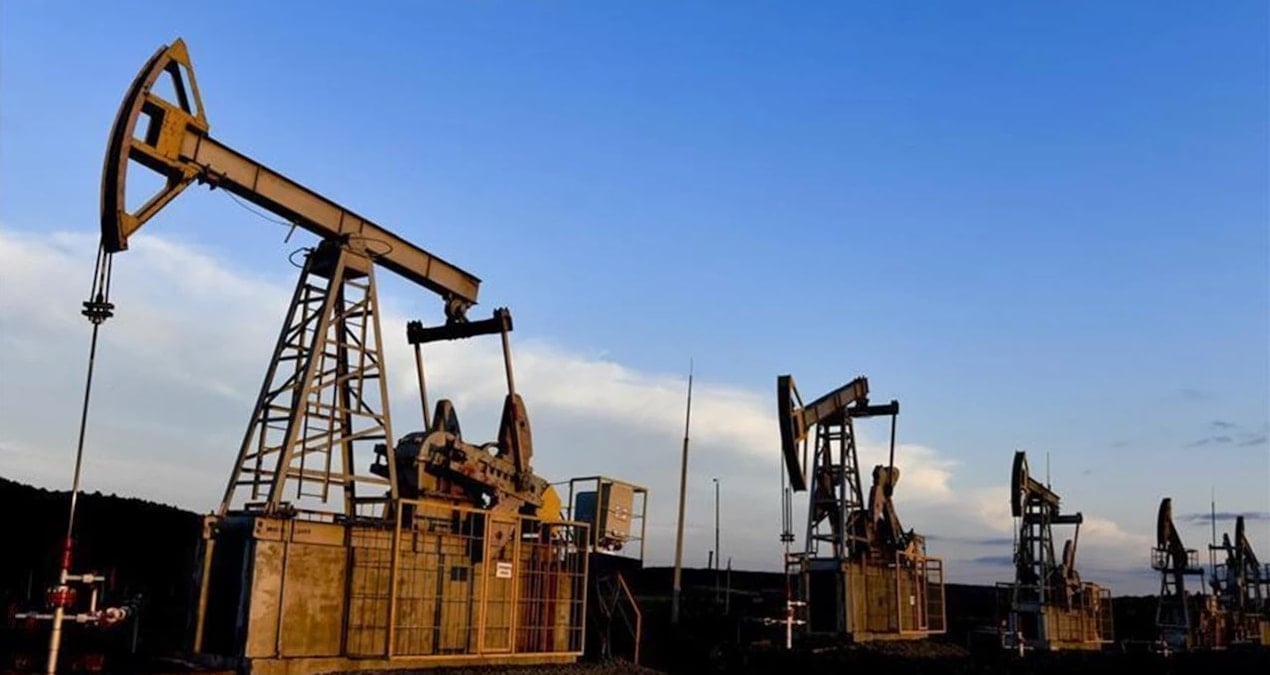 artik kendi kendimize yetiyoruz dediler benzini mazotu ithal etmeyi biraktilar K9R4mYk5.jpg