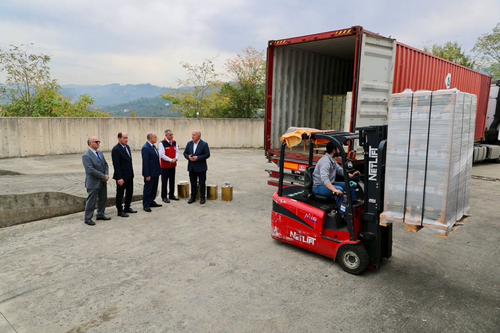 ingiltere orduda uretilen 88 ton bal satin aldi WmC5TpKb.jpg