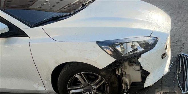 sivasta basibos kopekler otomobile 108 bin liralik zarar verdi WgtqRkba.jpg