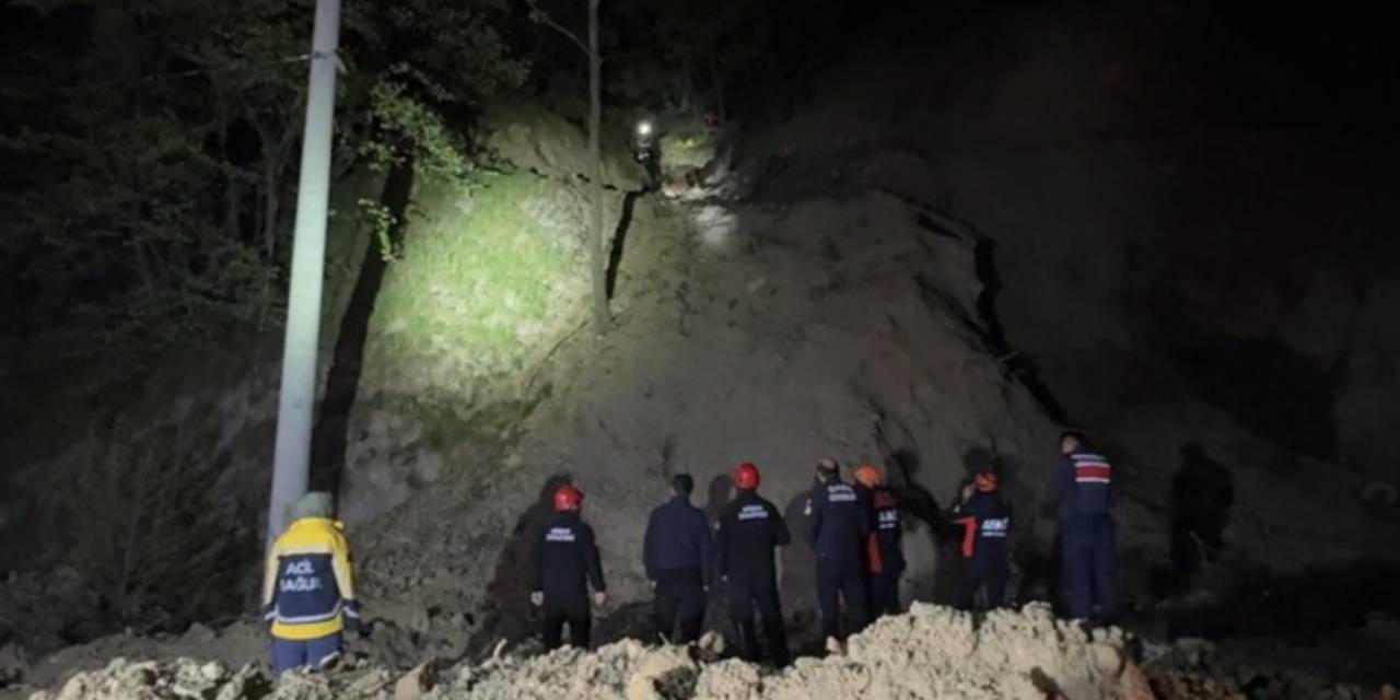 Düzce’de Yamaçta Mahsur Kalan Aileye Gece Yarısı Kurtarma Operasyonu