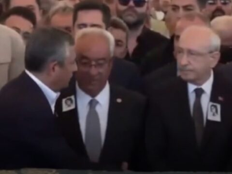 Ozel ve kilicdaroglu arasinda cenazede soguk ruzgarlar aeLq6YTB