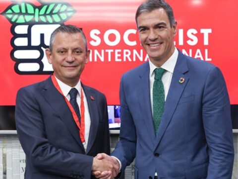 Sosyalist enteransyonal ve pedro sachezden yeni partiyi tebrik YTPIgTMy
